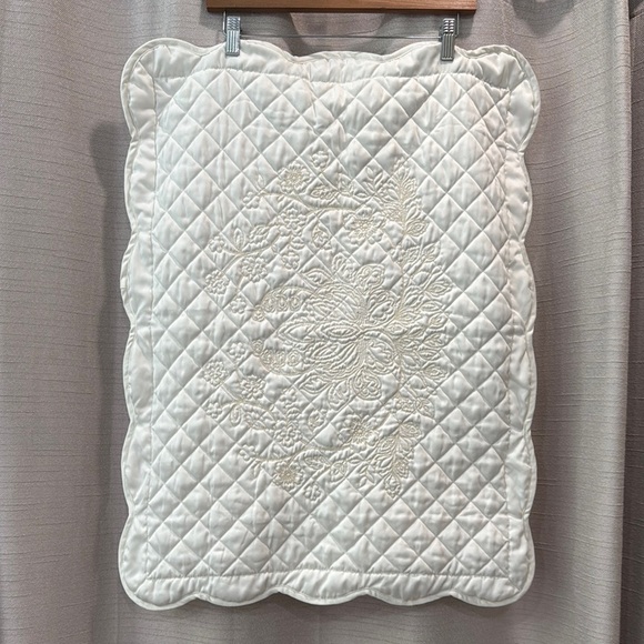 Martha Stewart Queen Cream Quilted Embroidered Coverlet And 2 Matching Shams - Picture 1 of 13